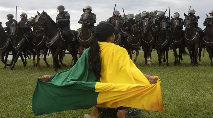 Militarismo e Desenvolvimento Econômico no Brasil: Uma Análise Profunda da Interseção Histórica